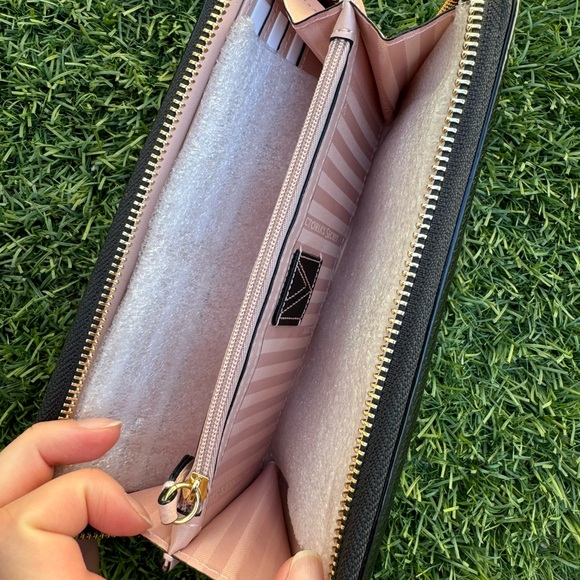 Large Wallet with Zip Victoria’s Secret - Picture 4 of 4